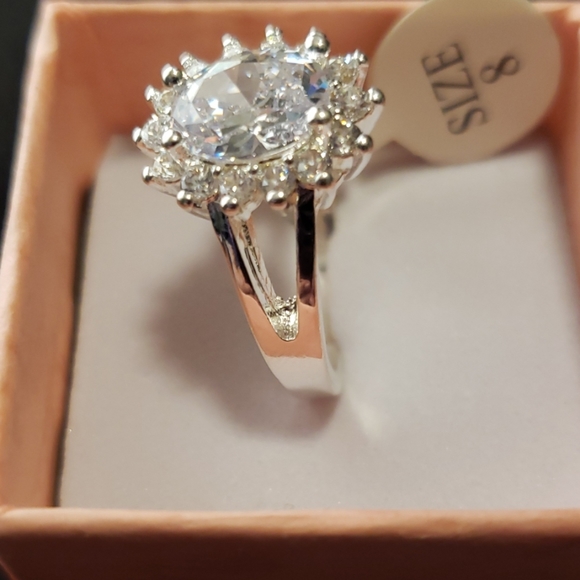 Engagement ring - Picture 4 of 5